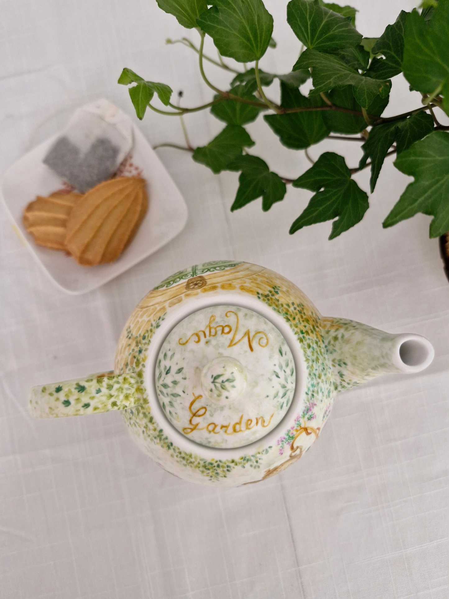LONELY TEA POT ~ Magic Garden ~