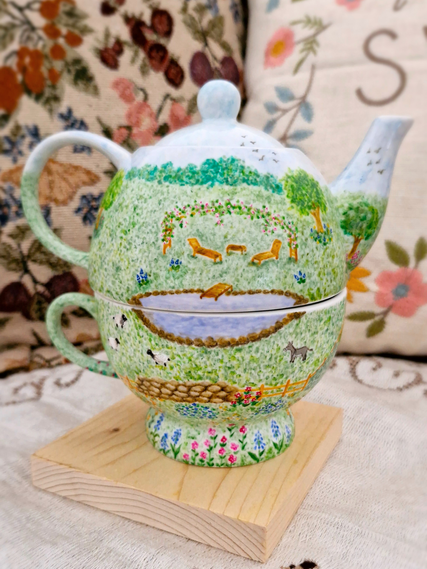 LONELY TEA POT ~ Cottage Dream ~
