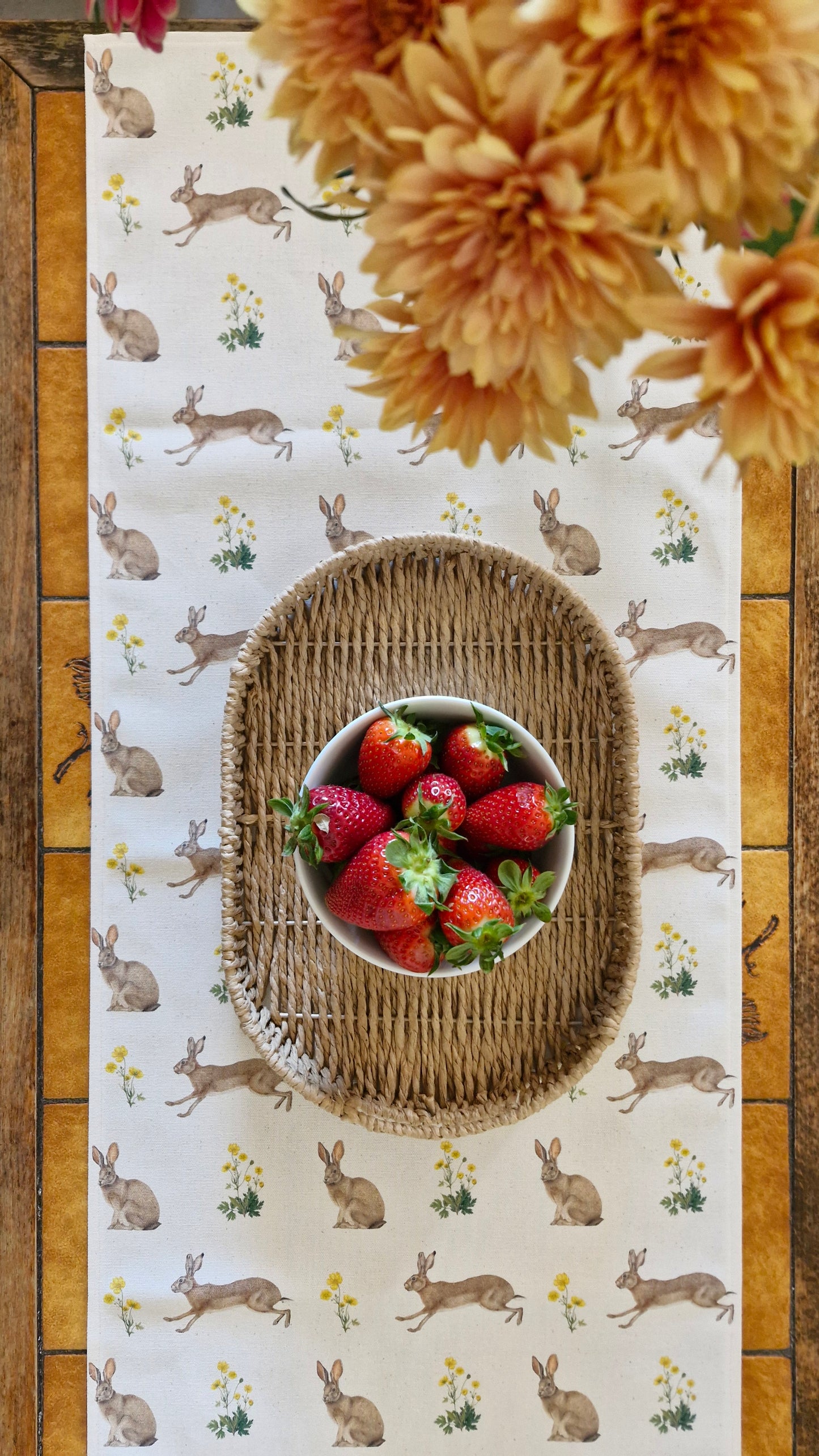 Chemin de Table "Lièvres en Folie"