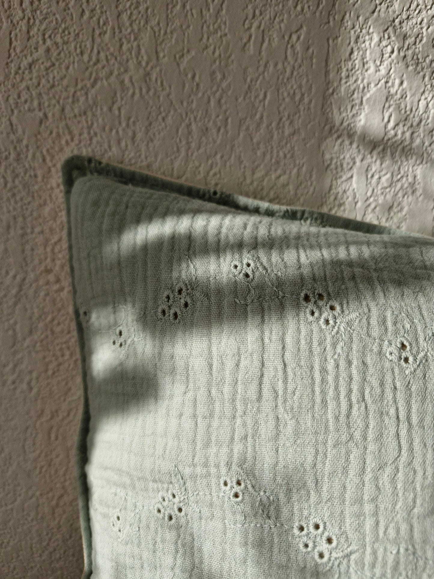 Housse de Coussin "Lièvre Joyeux" vichy vert