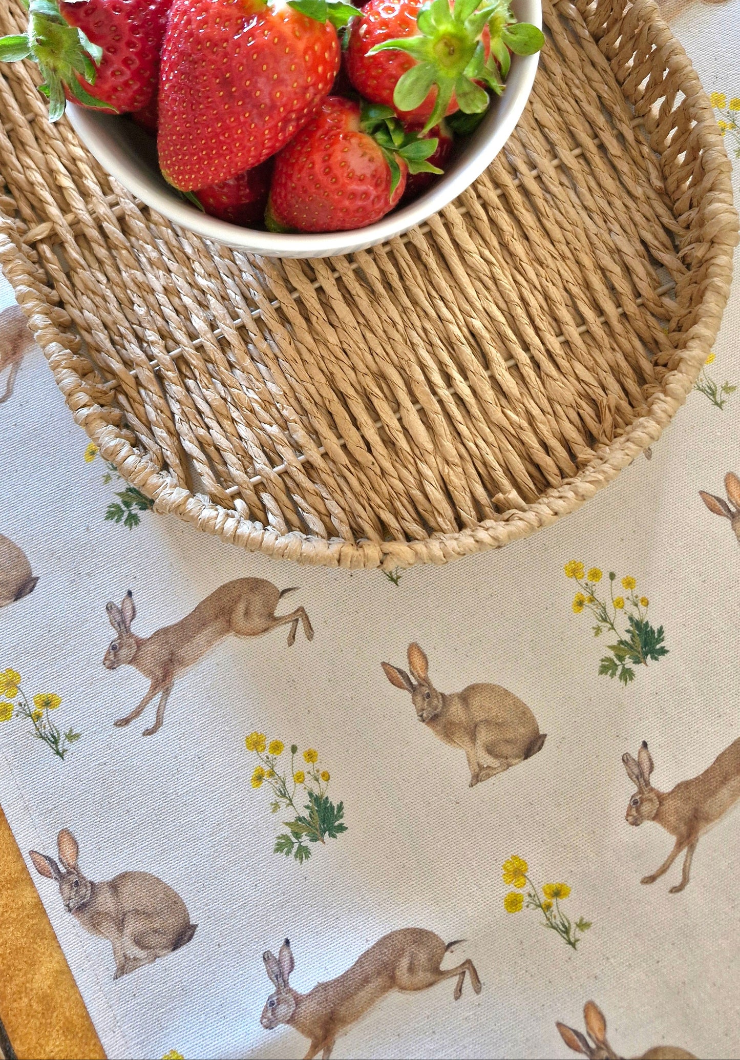 Chemin de Table "Lièvres en Folie"
